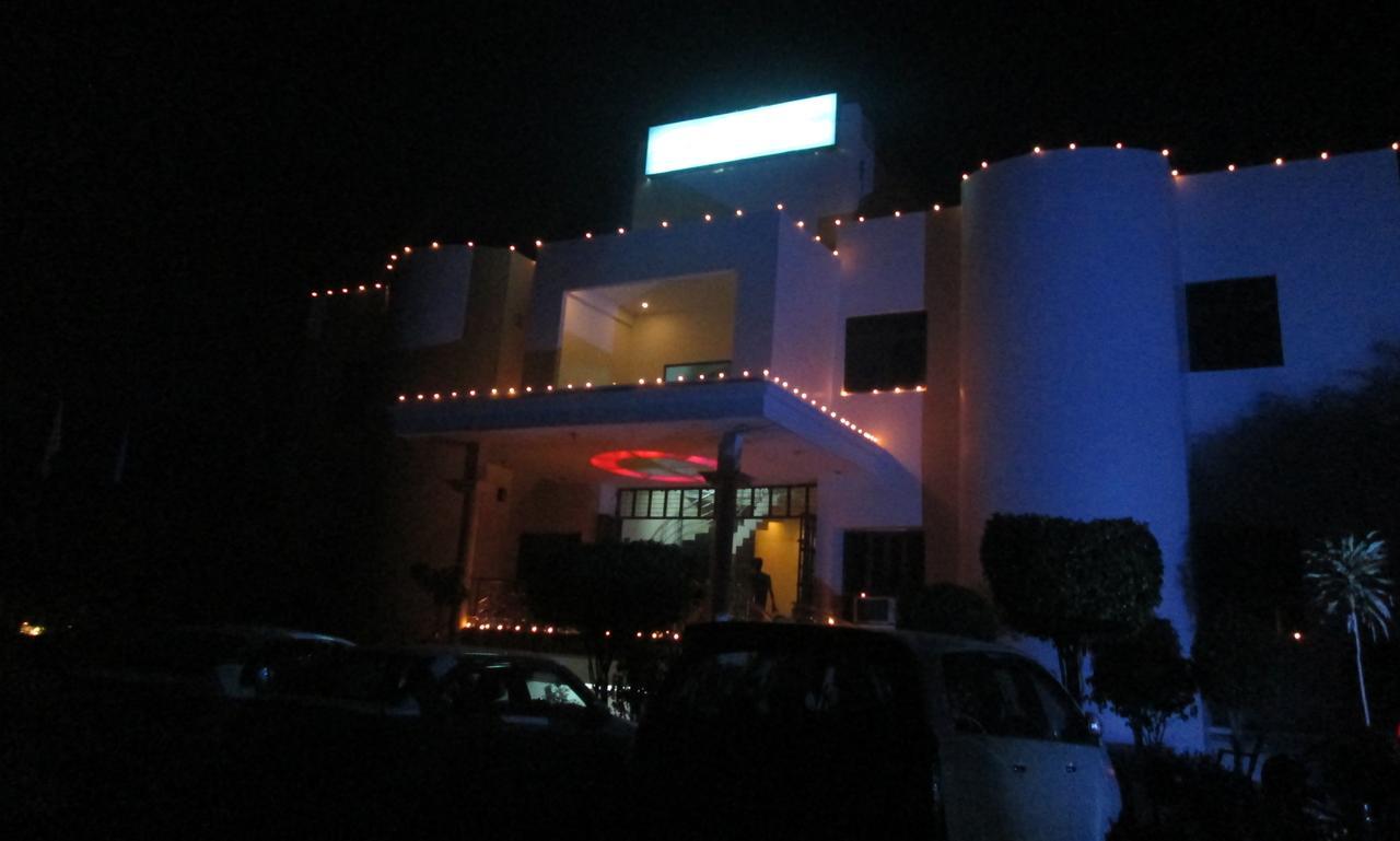Ayodhya Ramprastha Hotel מראה חיצוני תמונה